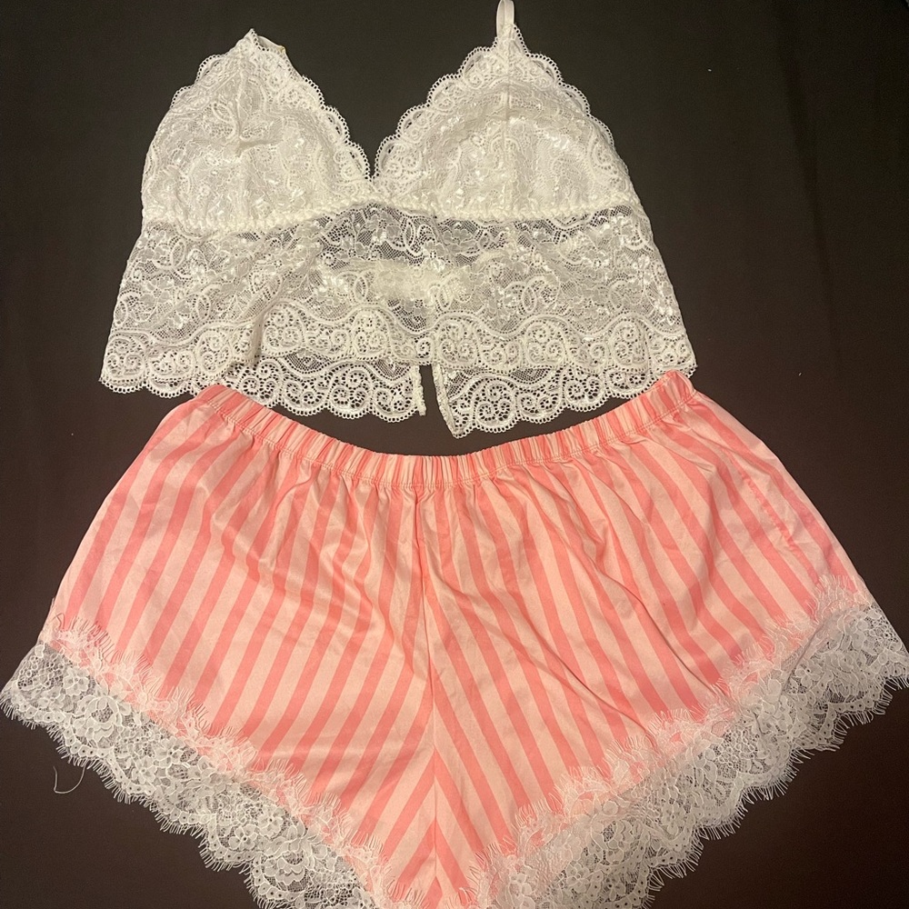Floral bralette with pink stripped shorts with floral detail. SHEIN. Size 2xl